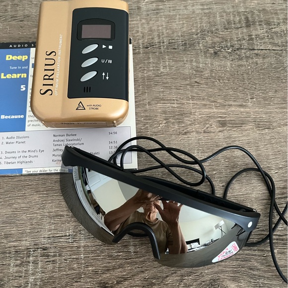 New with Tags Sirius Optimum Relaxation Meditation Glasses - Picture 2 of 5